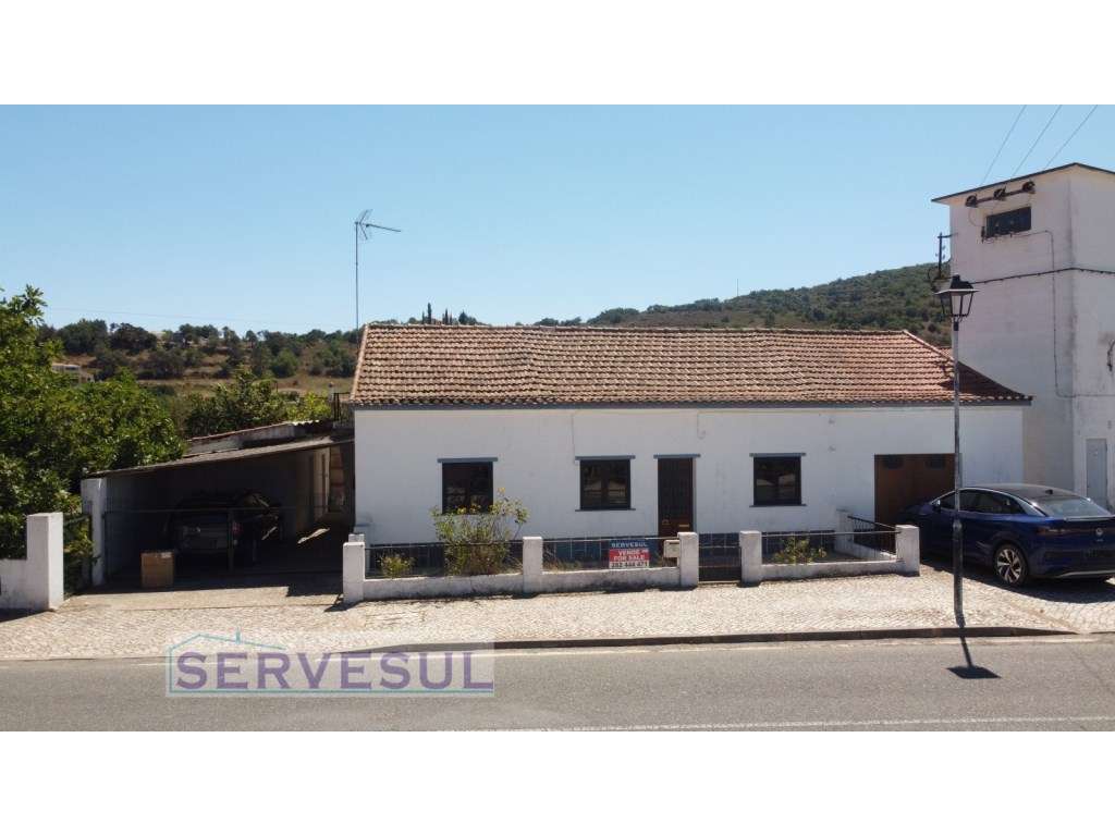 Moradia de 4 quartos e garagem, com terreno de 3720m2, localizada n... - Grande imagem: 4/36