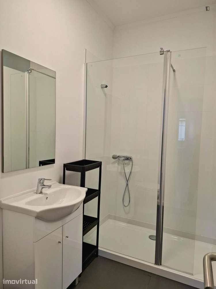 Quarto - localizado em Rio Tinto Porto - Grande imagem: 3/29