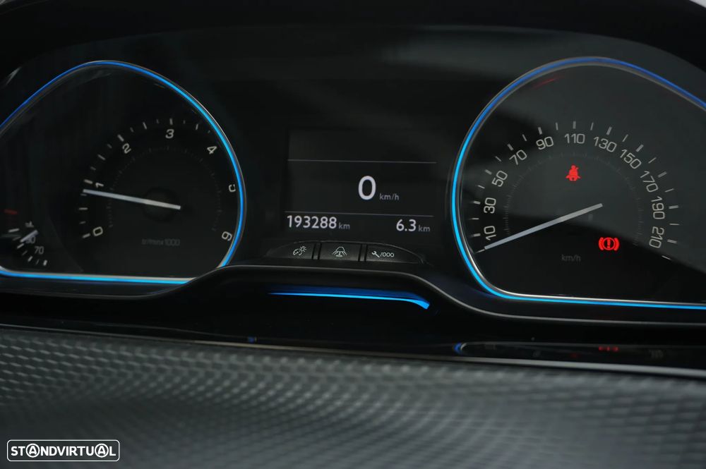 Peugeot 2008 1.6 e-HDi Allure - 27