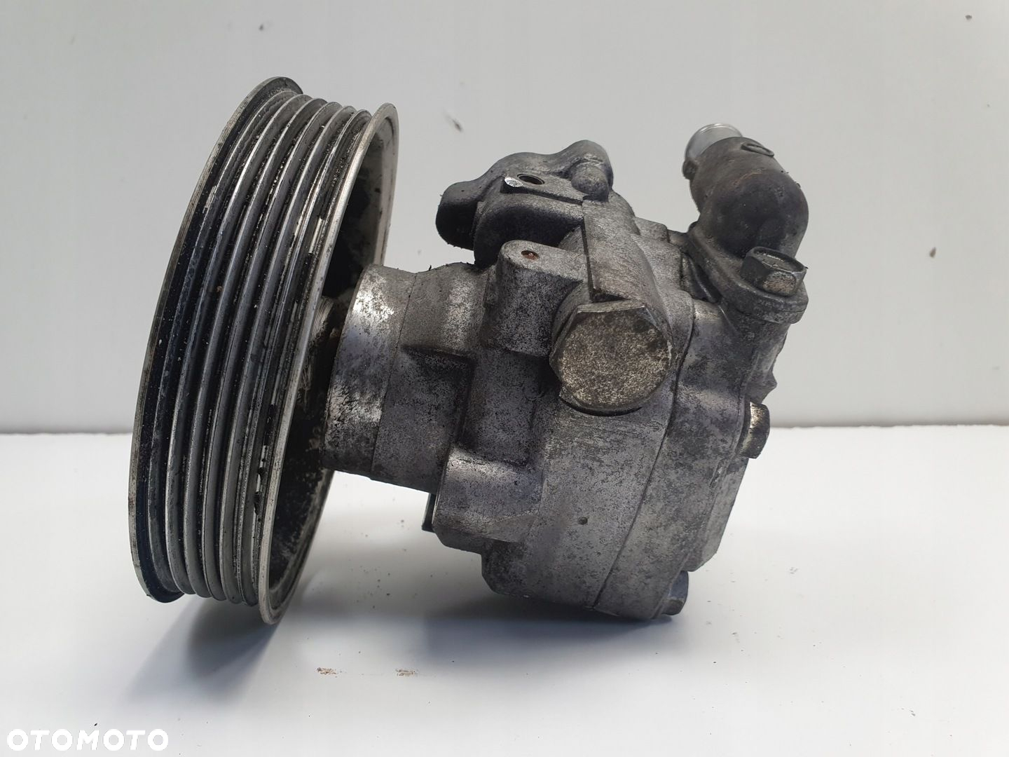 Audi A4 B8 2.0 TFSI POMPA WSPOMAGANIA 8K0145153F - 3