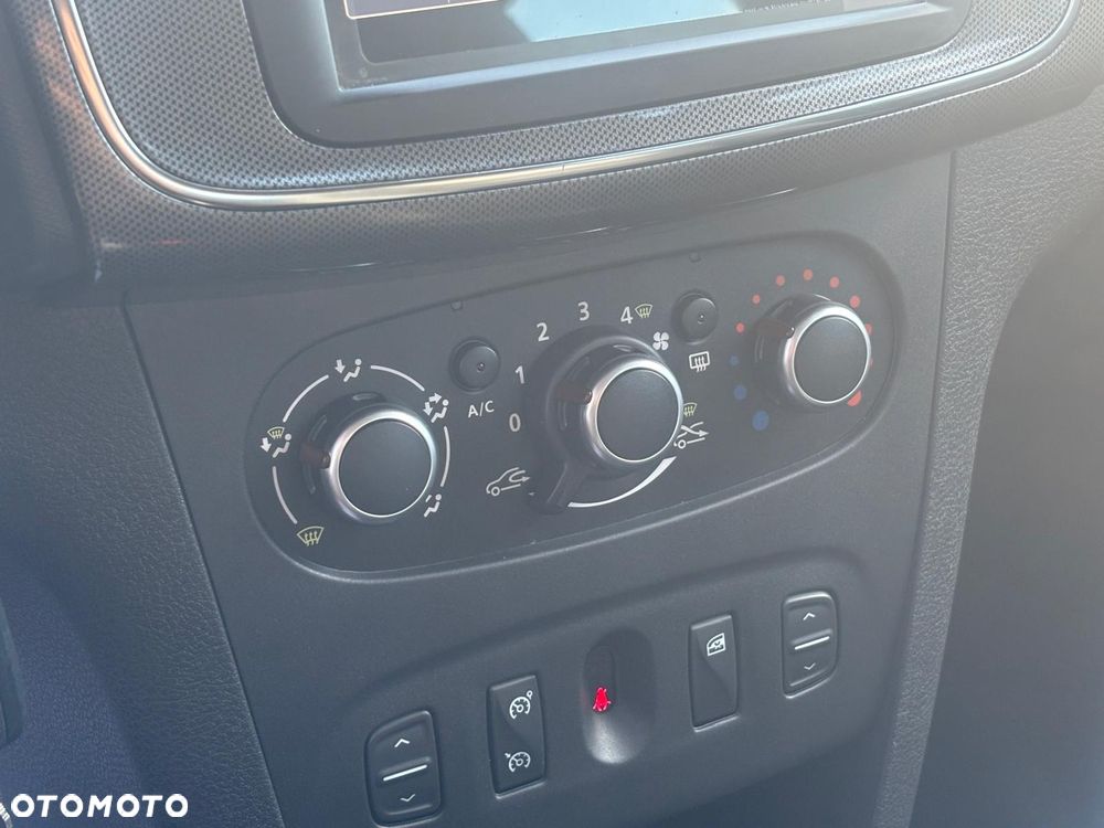 Dacia Logan 1.0 TCe SL Celebration S&S - 27