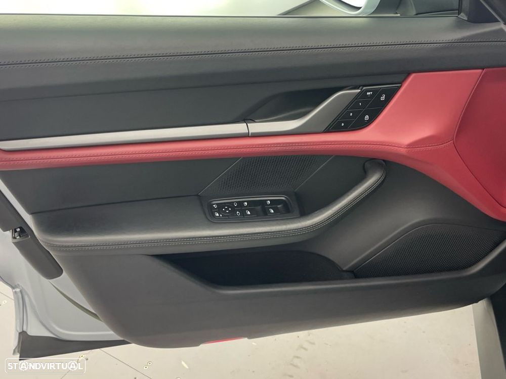 Porsche Taycan Standard - 17