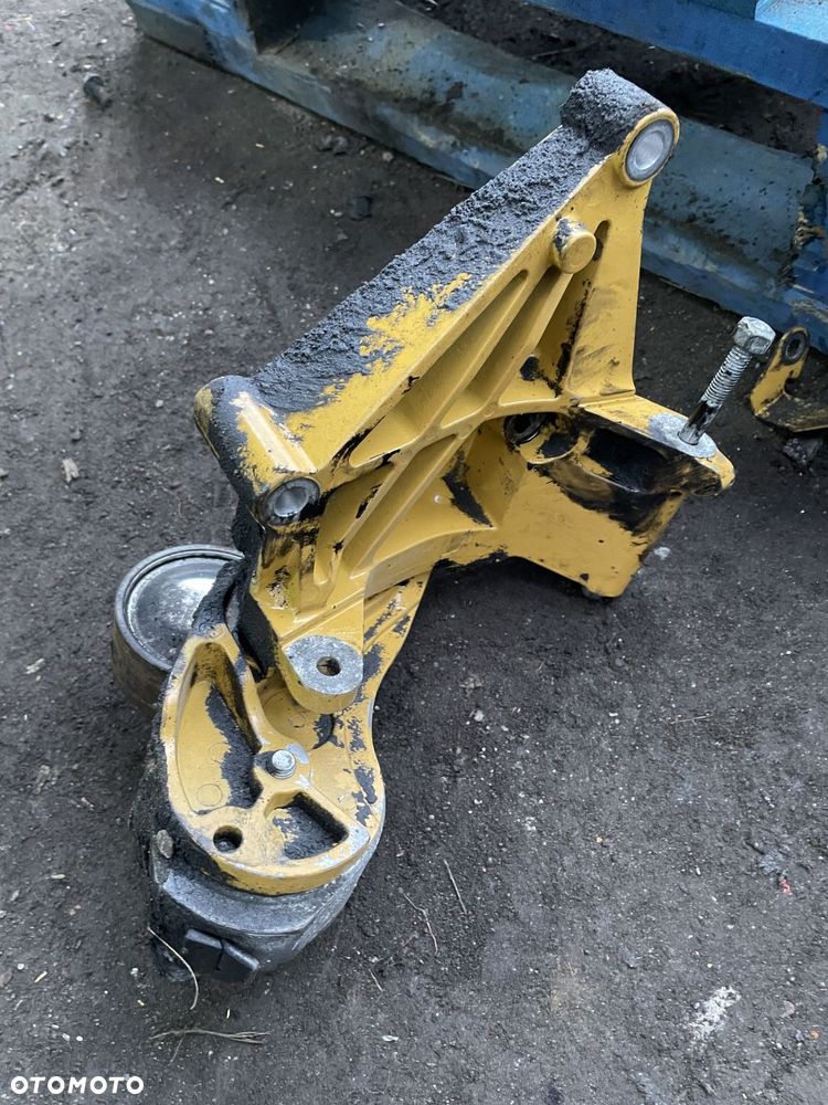 Caterpillar Cat Perkins 1106D C6.6 - napinacz paska wspornik - 1