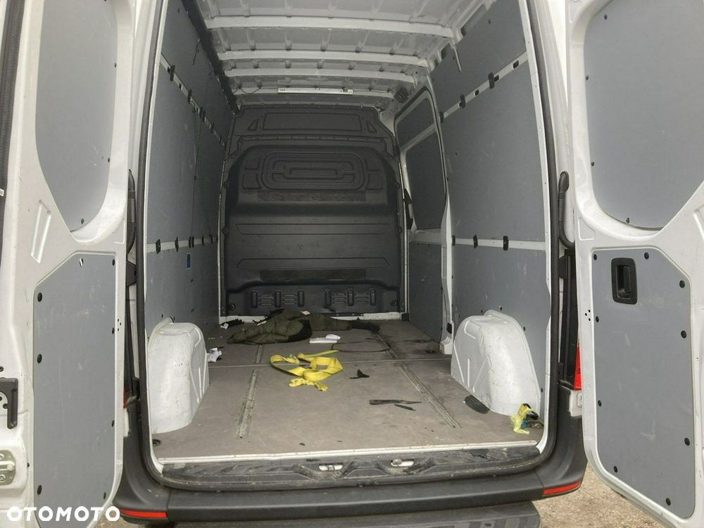 Mercedes-Benz Sprinter - 14