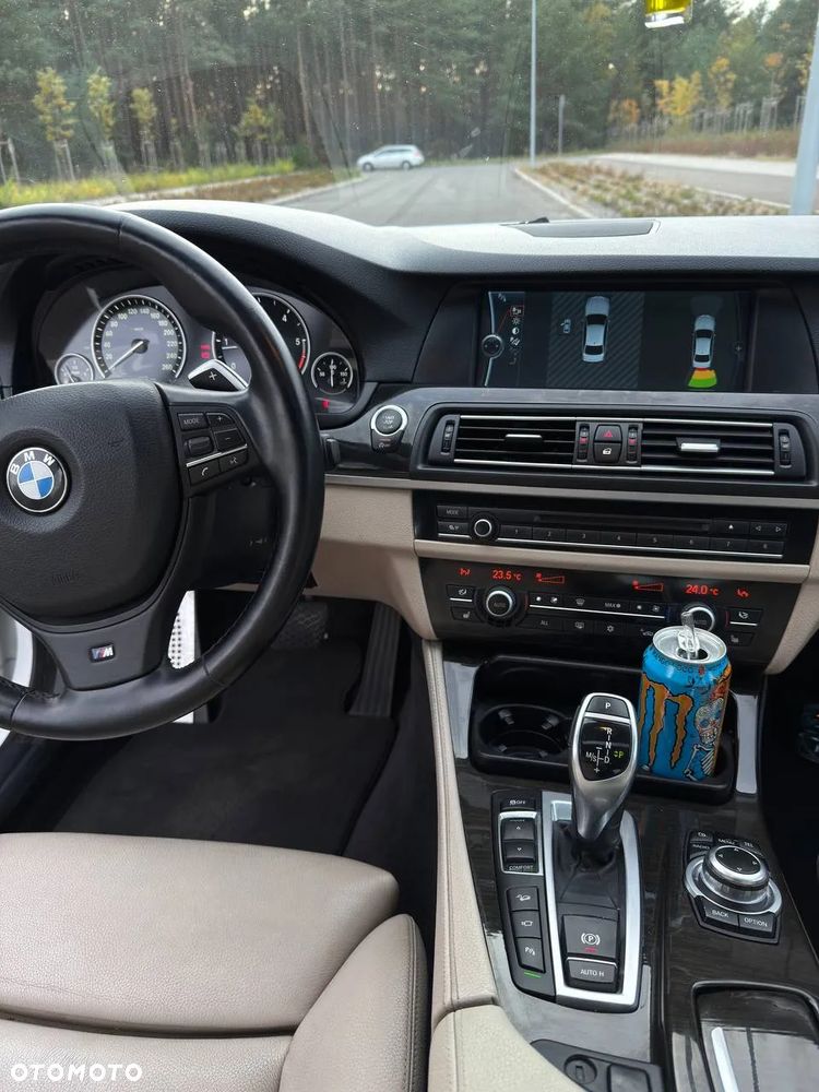 BMW Seria 5 525d xDrive - 9