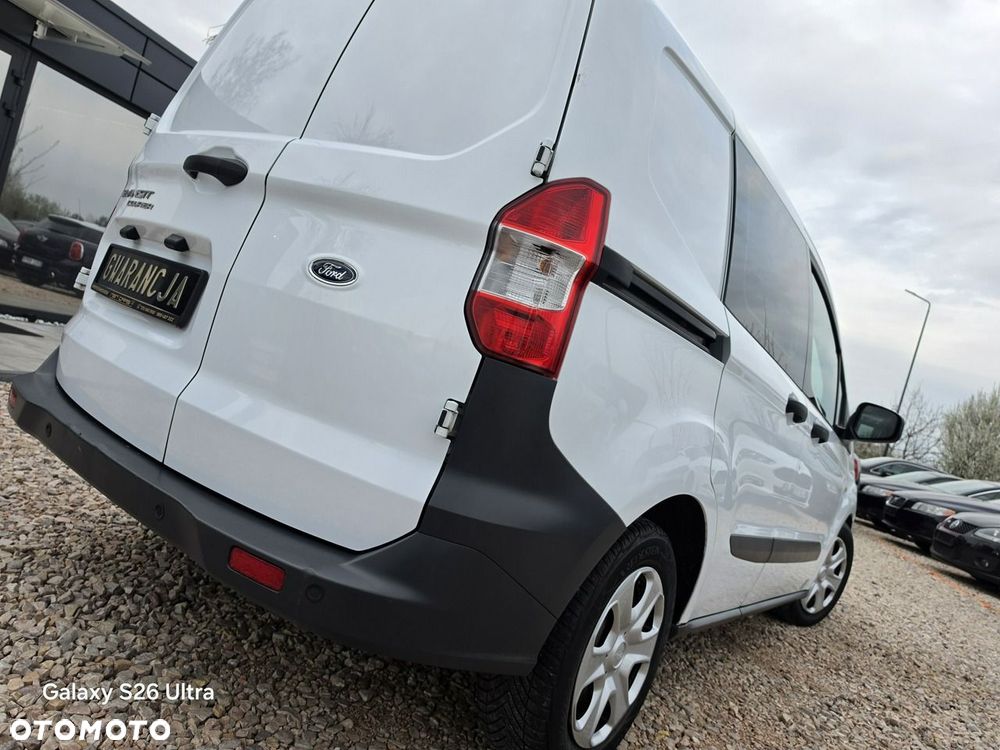 Ford Transit Courier - 26