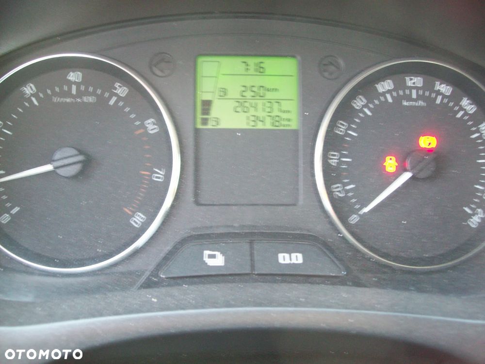 Skoda Roomster 1.4 16V Comfort - 10