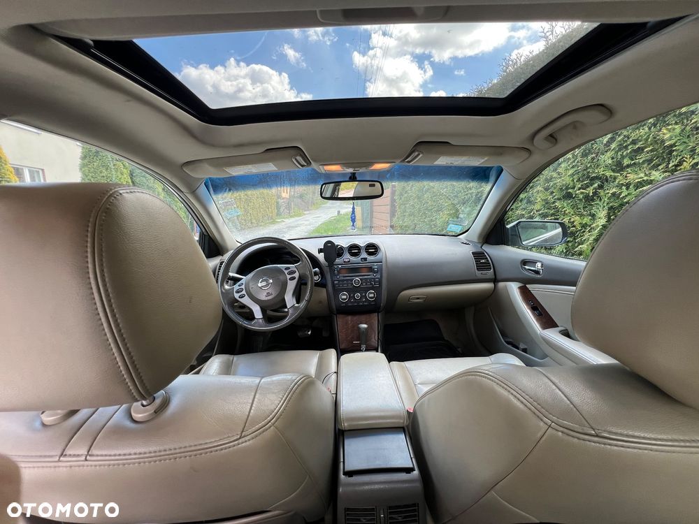 Nissan Altima - 6