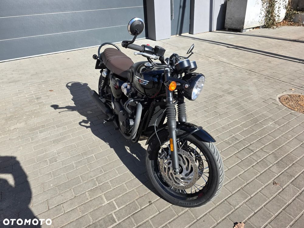 Triumph Bonneville - 2