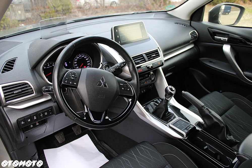 Mitsubishi Eclipse Cross - 12