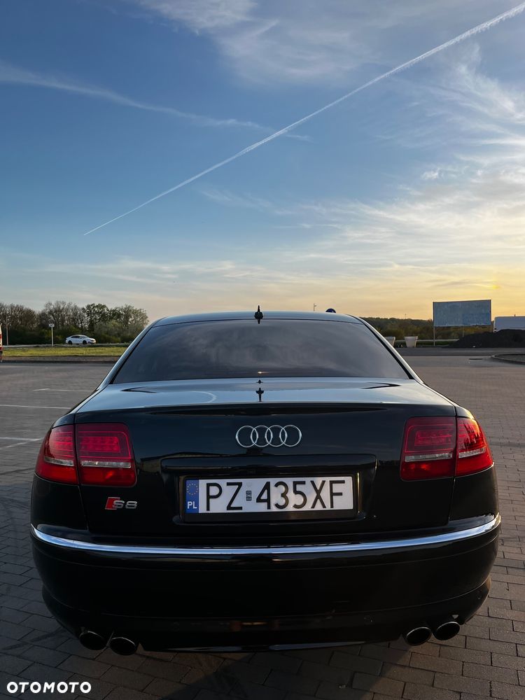 Audi S8 - 8