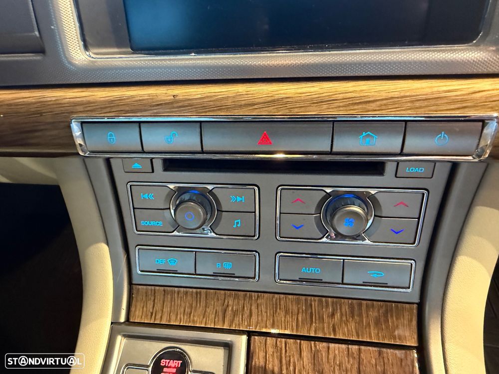 Jaguar XF 4.2 V8 Premium Luxury - 30