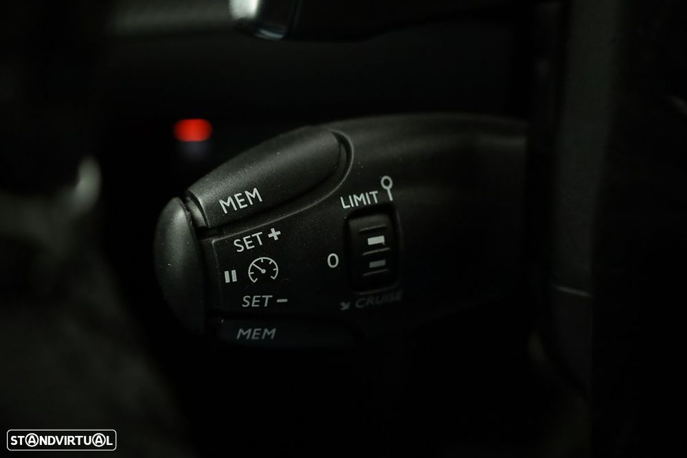 Peugeot 2008 1.2 PureTech GT EAT8 - 17