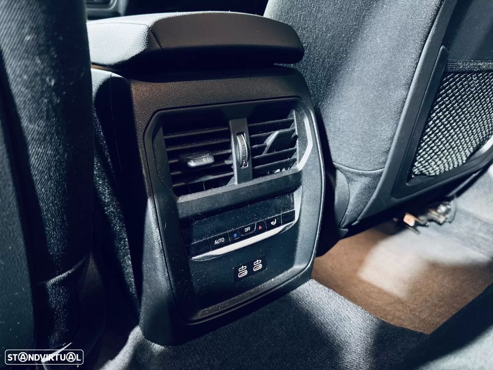 BMW 330 e Touring Aut. Sport Line - 30