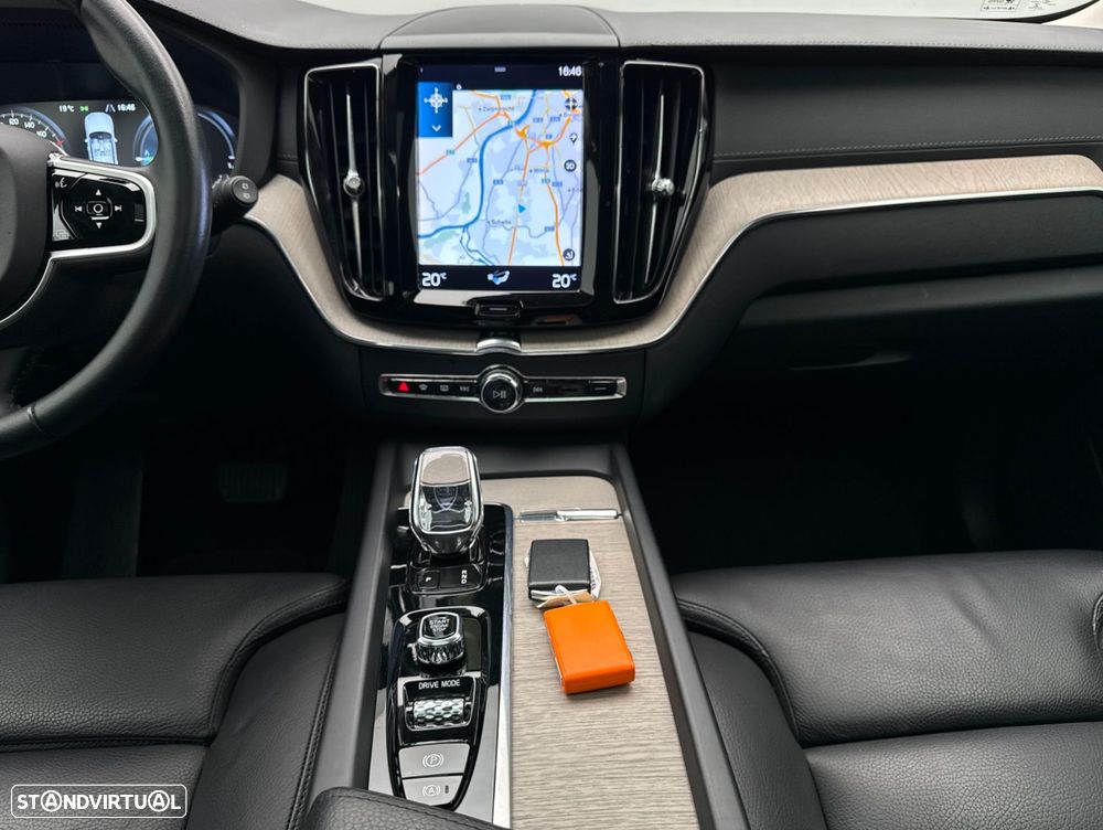 Volvo XC 60 T6 AWD Recharge Geartronic Inscription Expression - 13