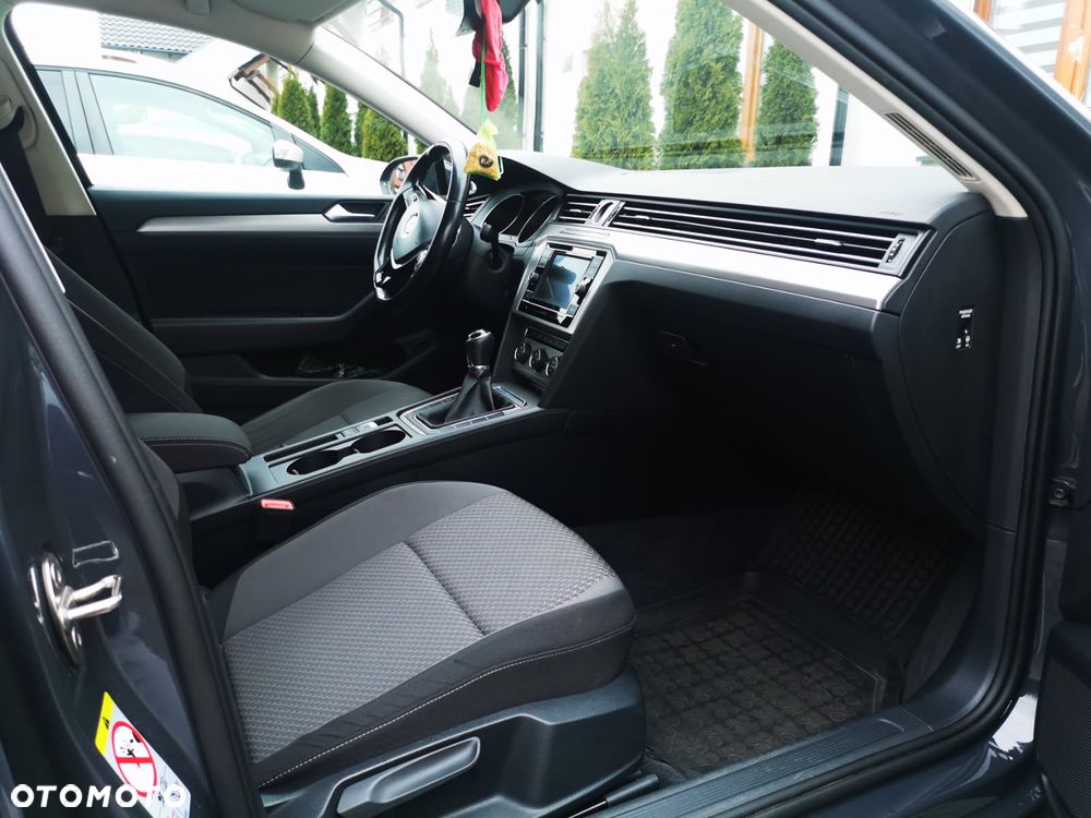 Volkswagen Passat 2.0 TDI SCR Trendline - 5