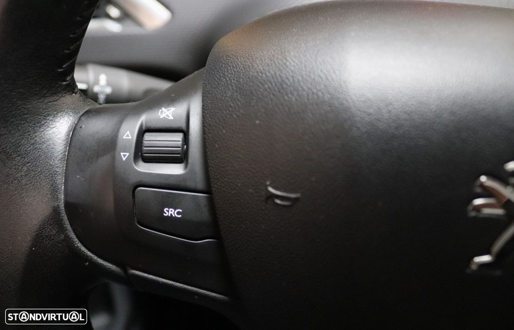 Peugeot 2008 1.2 PureTech Style - 16