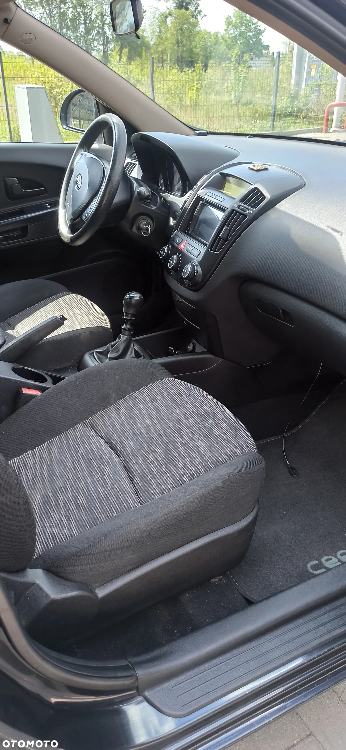 Kia Ceed - 10