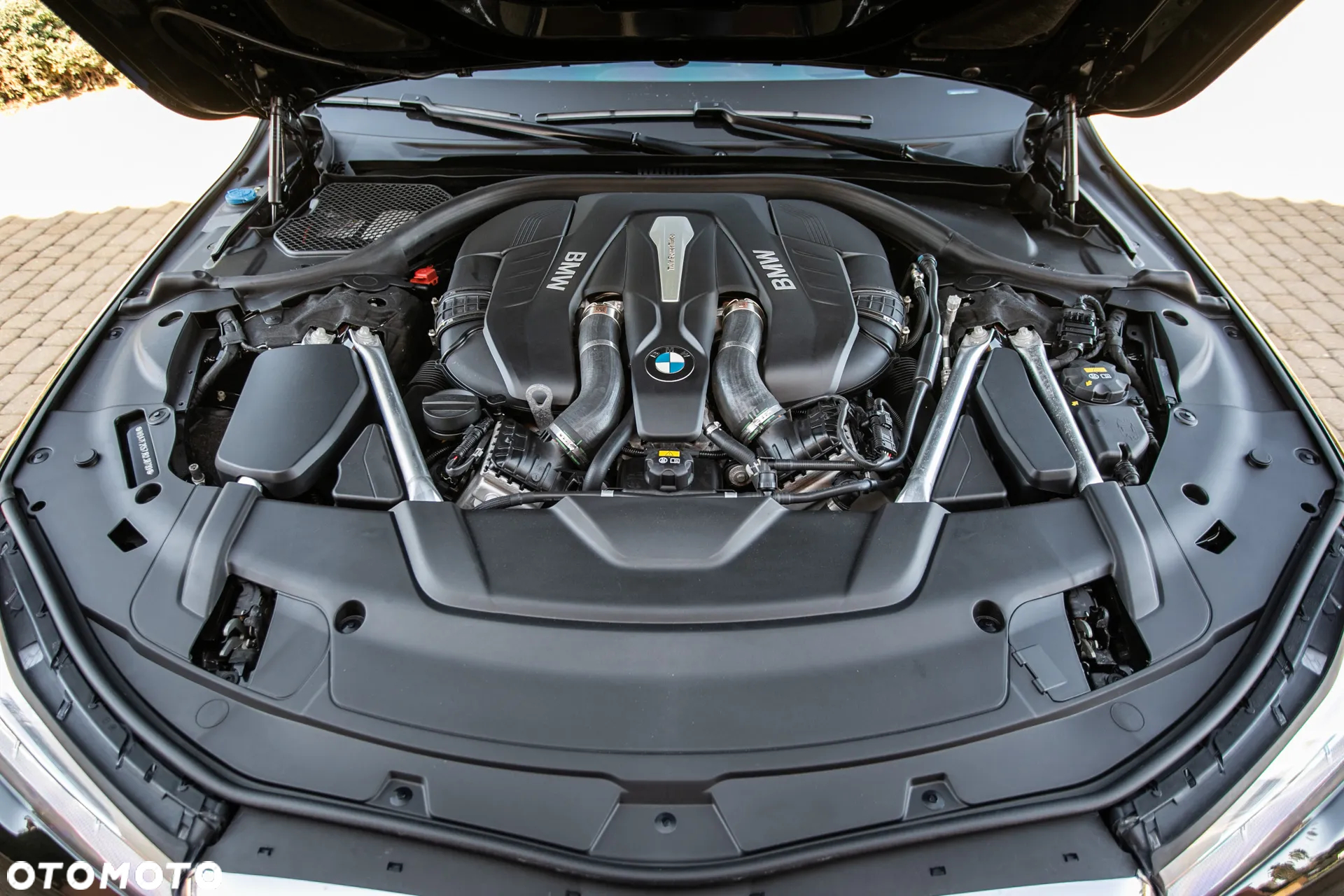 BMW Seria 7 750Li xDrive - 38