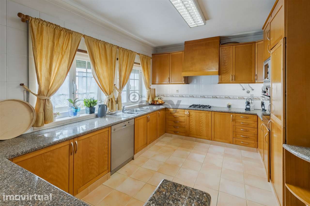 Moradia T5 com excelentes areas - Grande imagem: 5/25