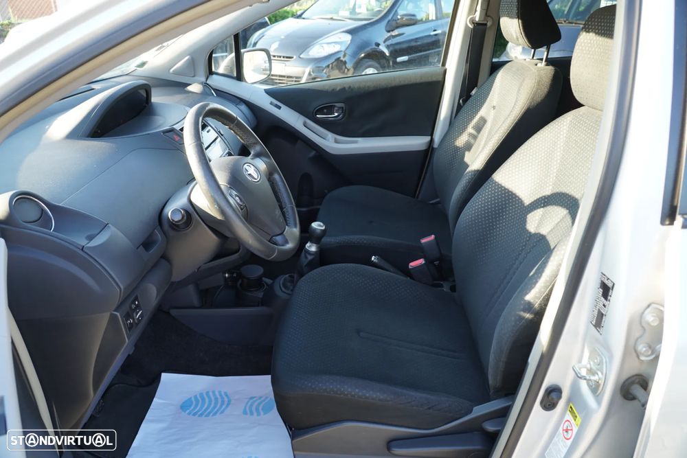 Toyota Yaris 1.0 VVT-i AC Manual - 12