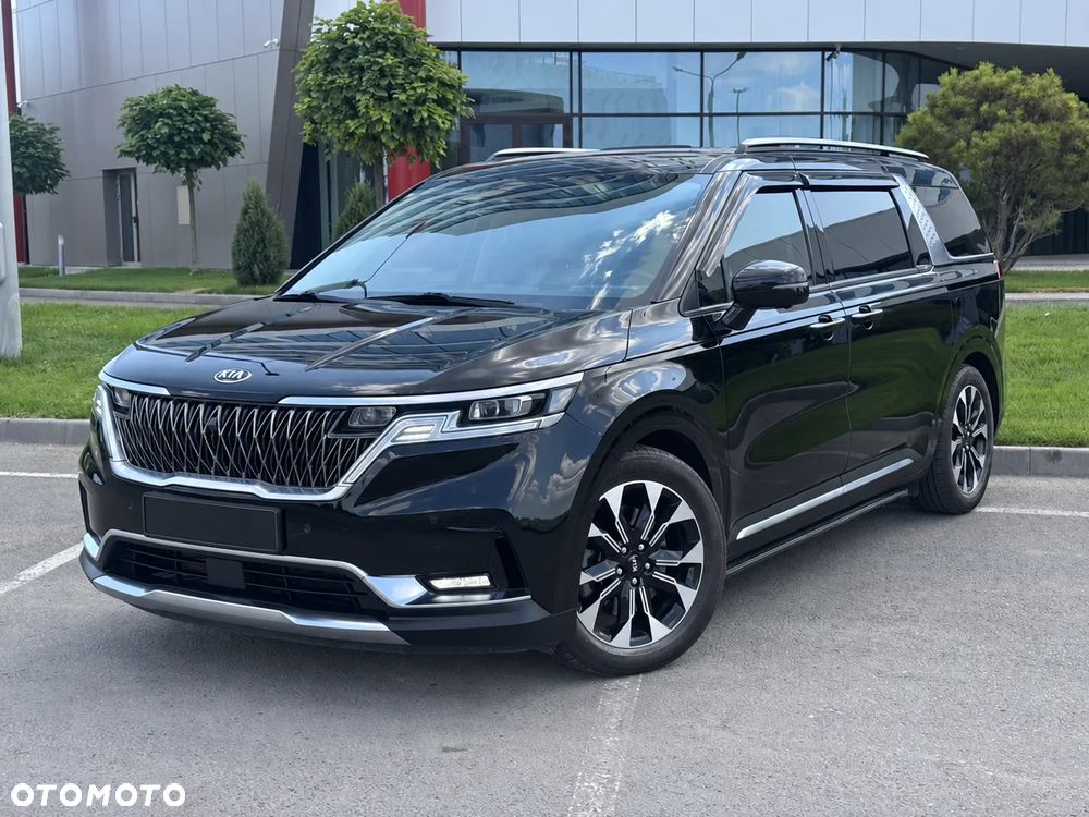 Kia Carnival - 2