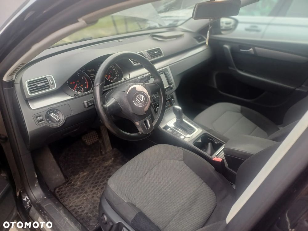 Volkswagen Passat - 9