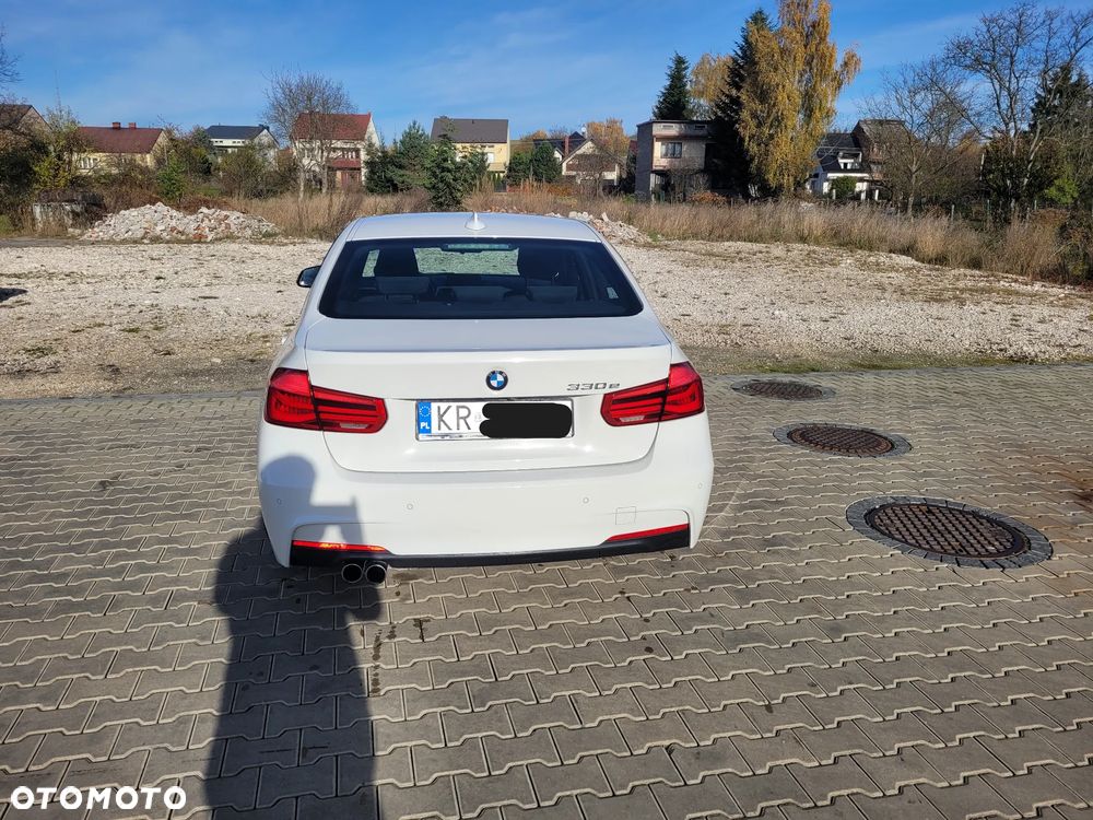 BMW Seria 3 330i M Sport - 6