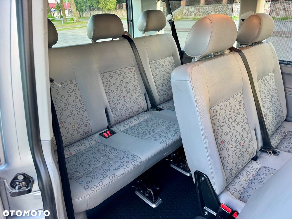 Volkswagen Caravelle - 20