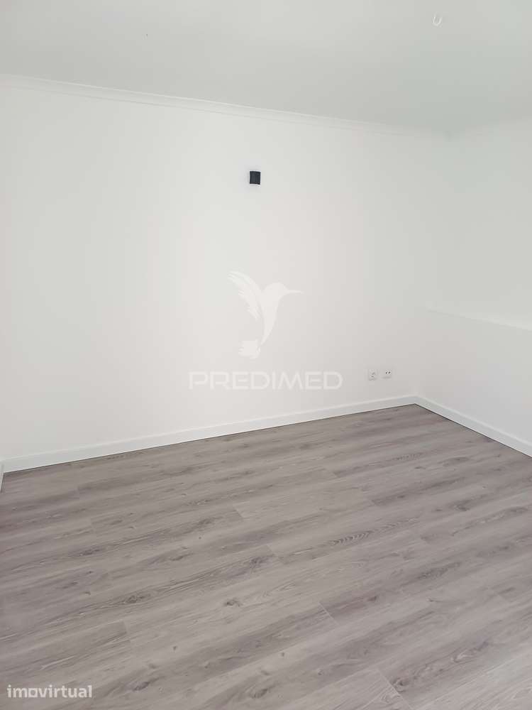 Moradia composta de 2 Apartamentos T1 Remodelados - Grande imagem: 2/14