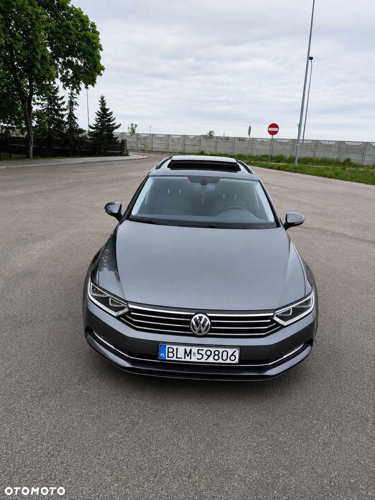 Volkswagen Passat - 1