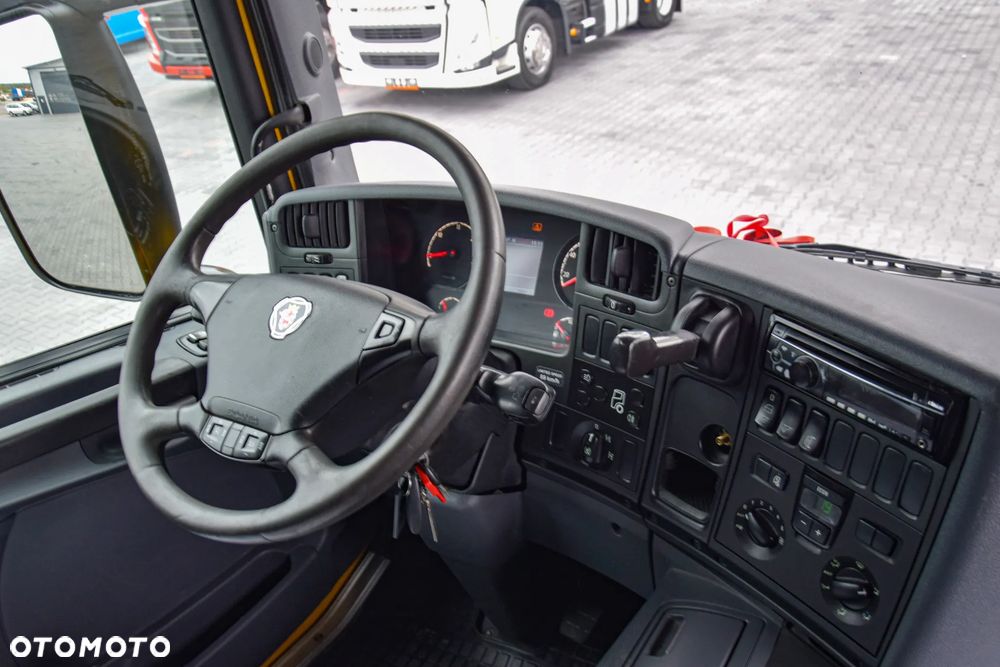 Scania P410 / 8x4 / EURO 6 / WYWROTKA / HYDROBURTA / AUTOMAT / KAMERA COFANIA / NAWIGACJA / HAK / NISKI PRZEBIEG / SERWISOWANY / SPROWADZONY - 32