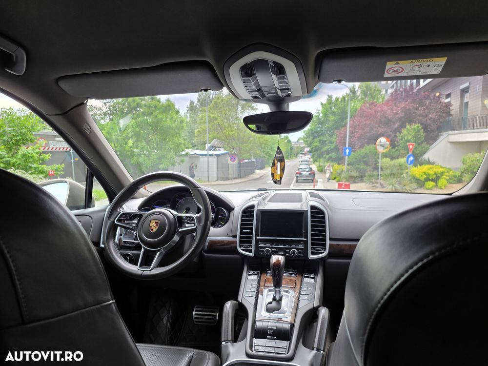 Porsche Cayenne - 6