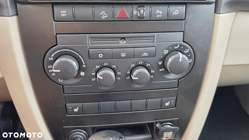 Jeep Commander 3.0 CRD Overland - 24