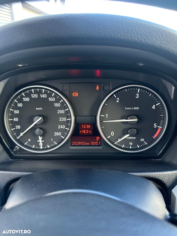 BMW Seria 3 318d DPF Touring Aut. - 26