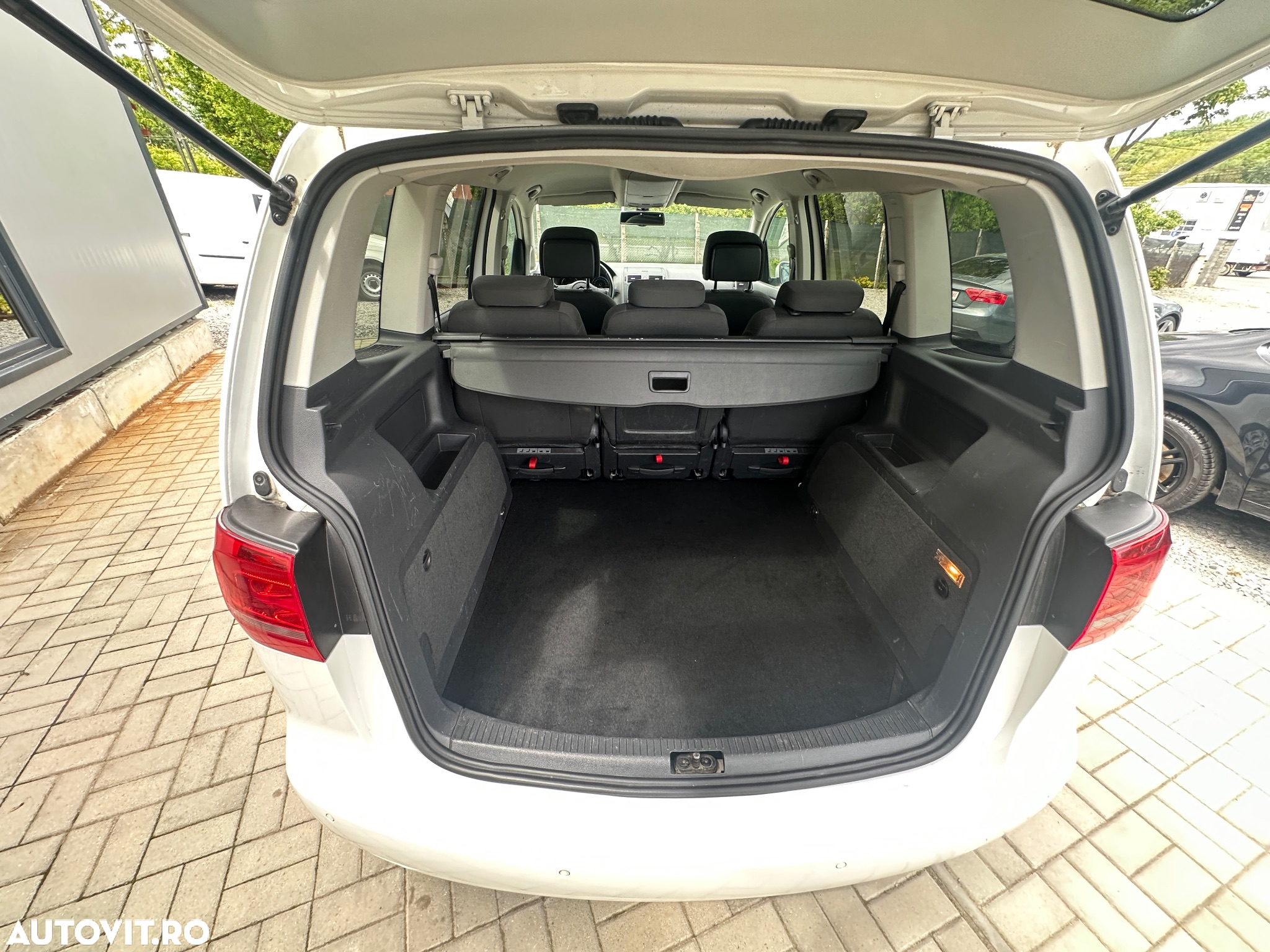 Volkswagen Touran 2.0 TDI BlueMotion Technology Comfortline - 18