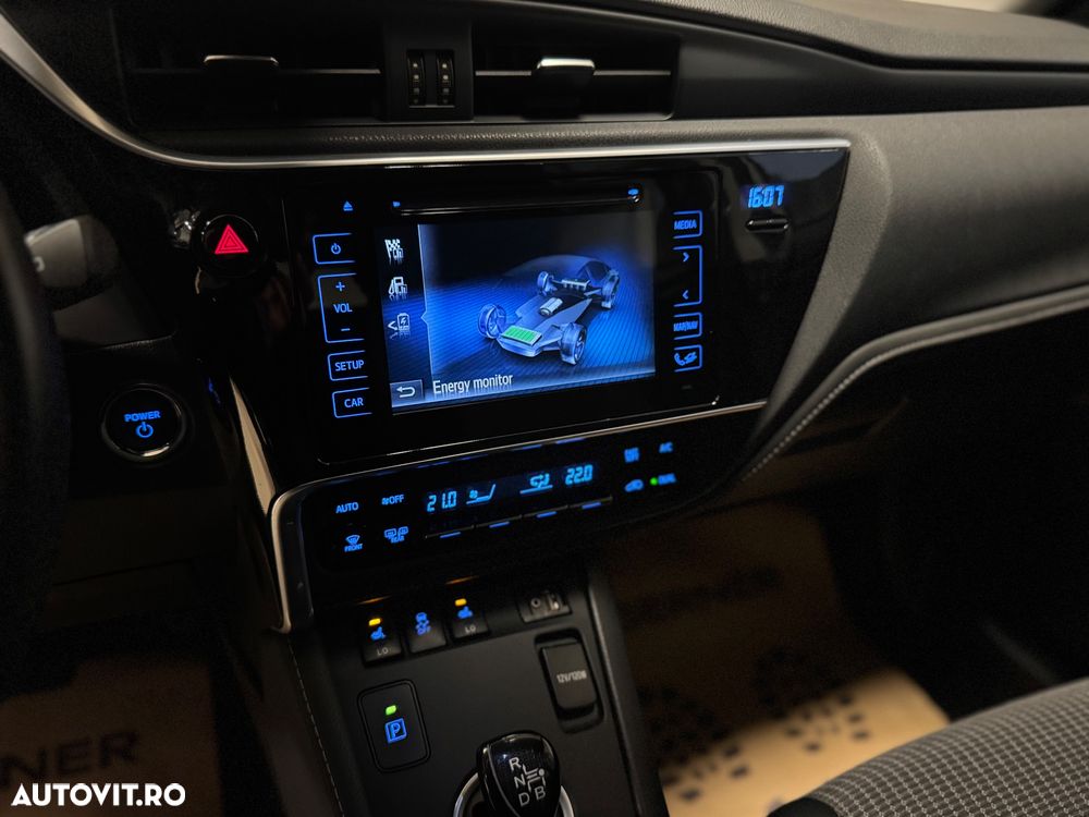 Toyota Auris 1.8 L VVT-i Sol + - 19