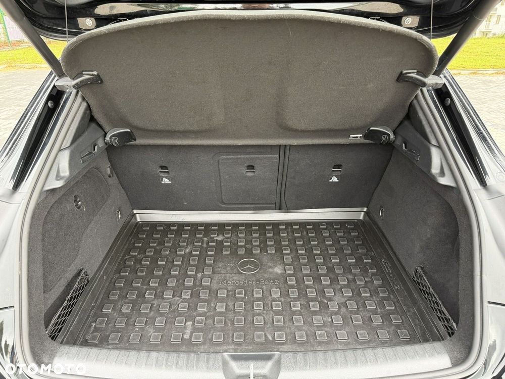 Mercedes-Benz GLA 180 7G-DCT AMG Line - 38