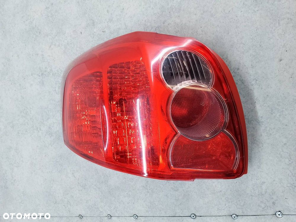 LAMPA TYLNA LEWA TOYOTA AURIS I HATCHBACK 5D - 2