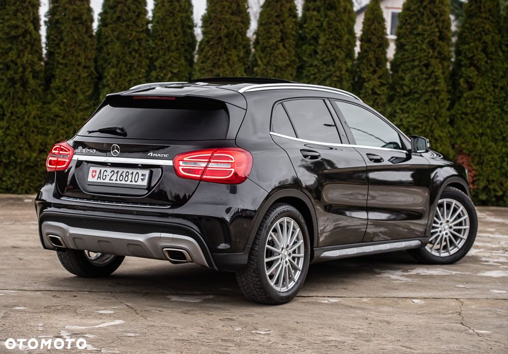 Mercedes-Benz GLA 250 4Matic 7G-DCT AMG Line - 13