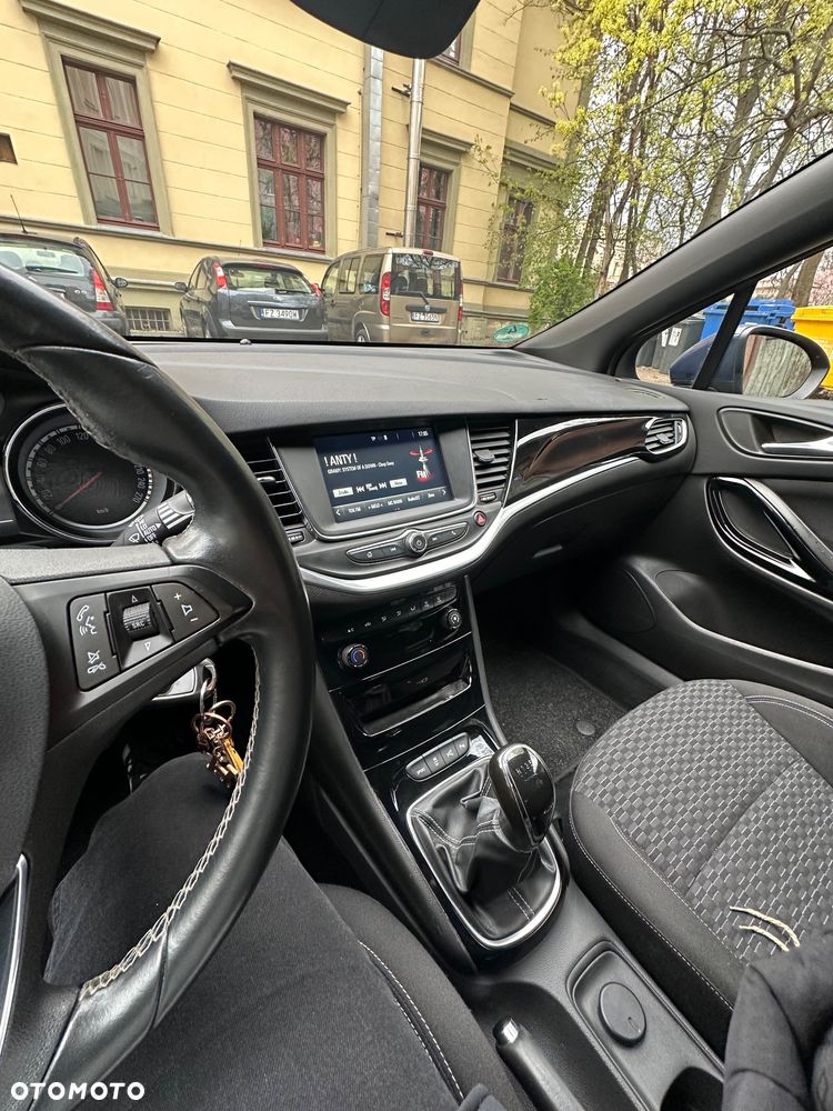 Opel Astra 1.4 T Dynamic S&S - 11