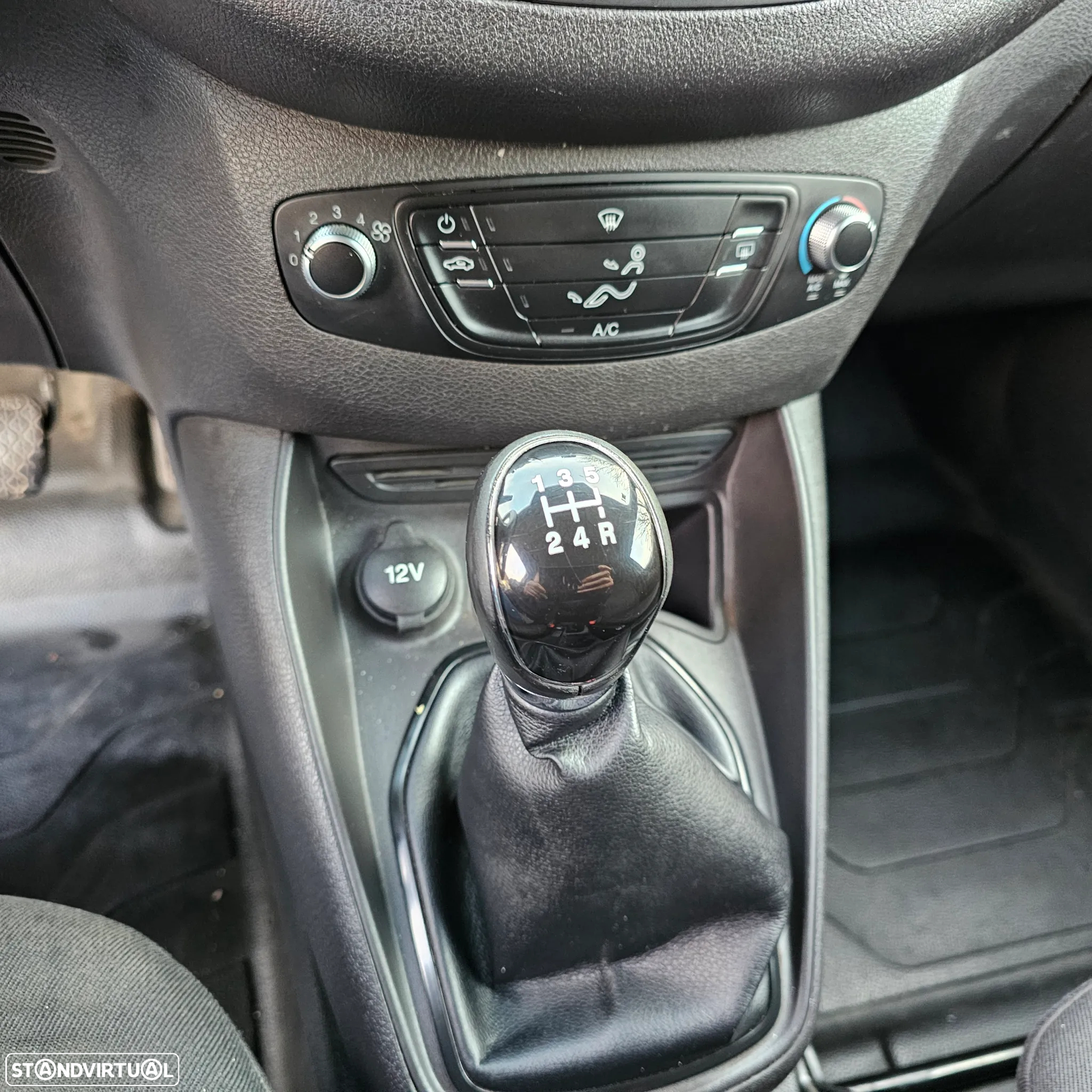 Ford Transit Courier - 15