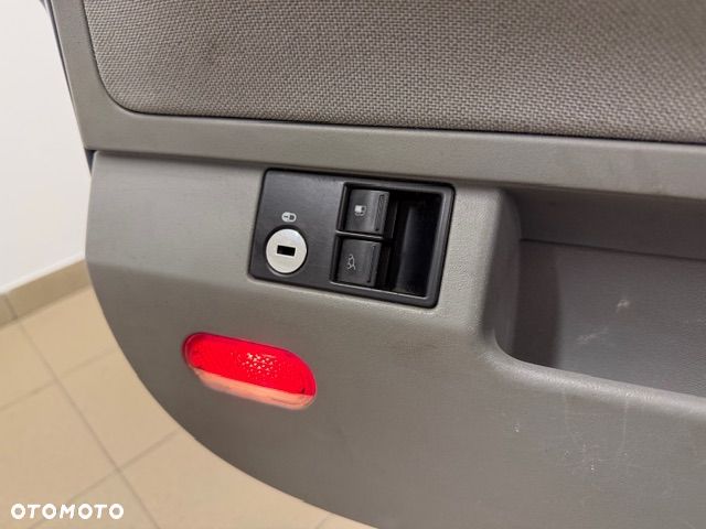 Volkswagen New Beetle Cabriolet 2.0 - 28