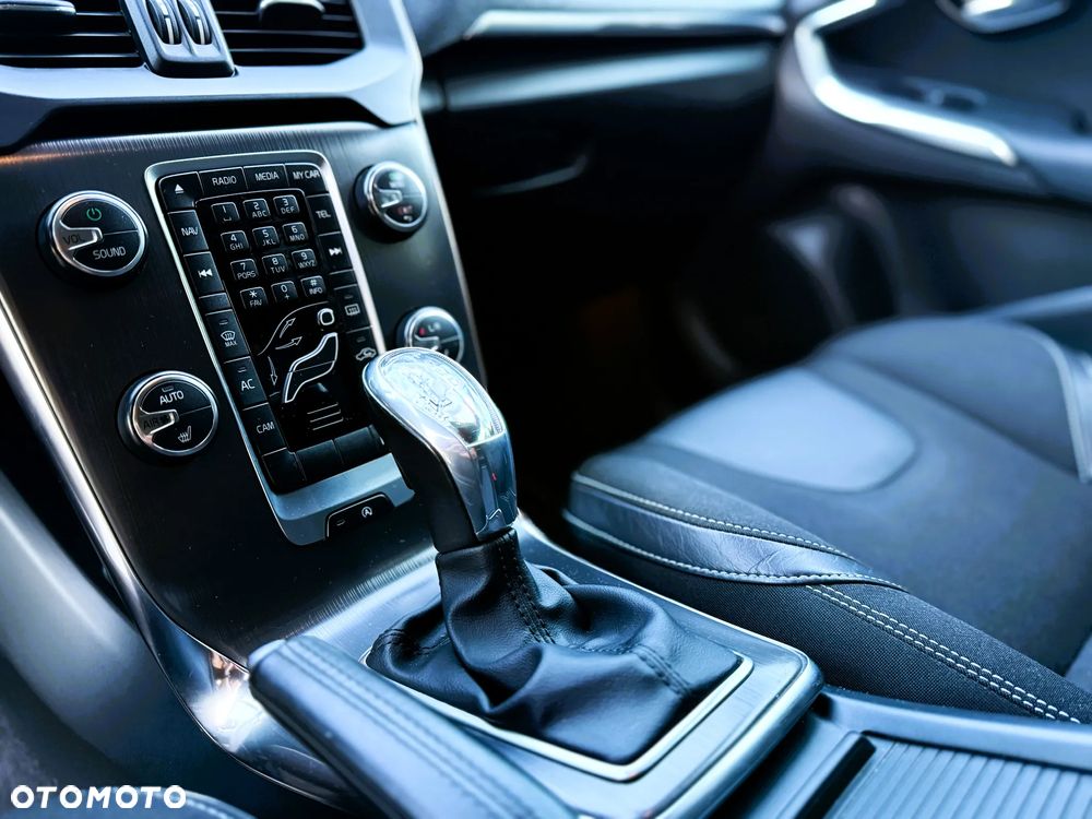 Volvo V40 D3 Momentum - 25