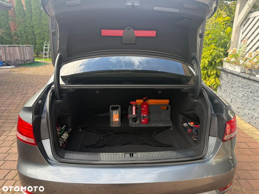 Audi A4 Limousine - 11