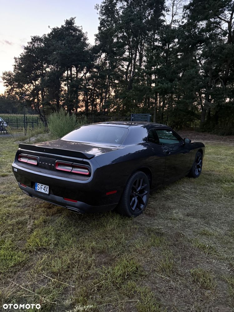 Dodge Challenger - 2
