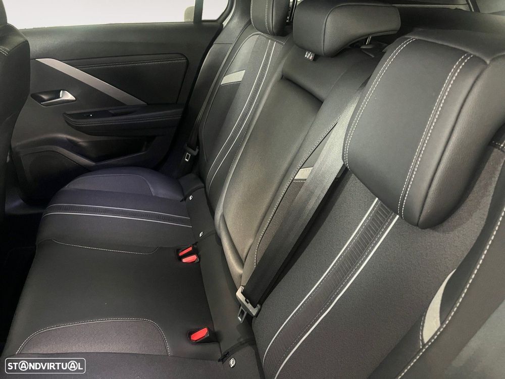 Opel Astra Sports Tourer 1.2 T GS — fotografia 13
