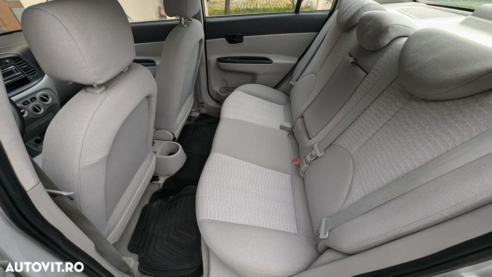 Hyundai Accent - 7