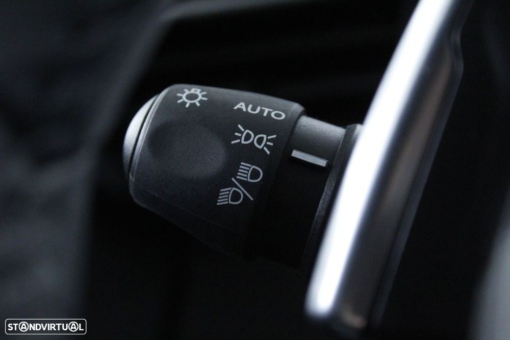 Peugeot 208 1.2 Hybrid Allure e-DCS6 - 25