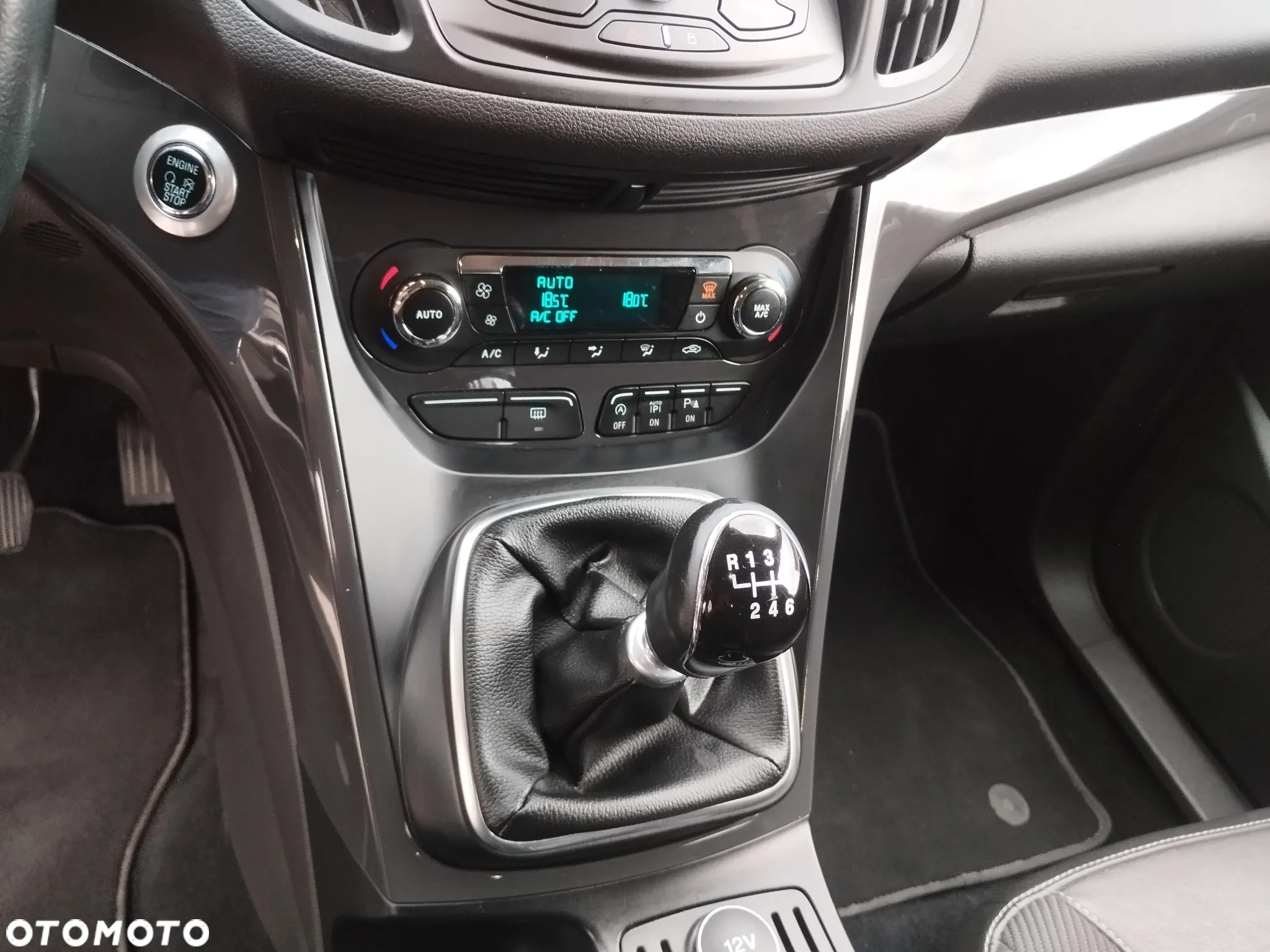 Ford Kuga 2.0 TDCi 2x4 Titanium - 29